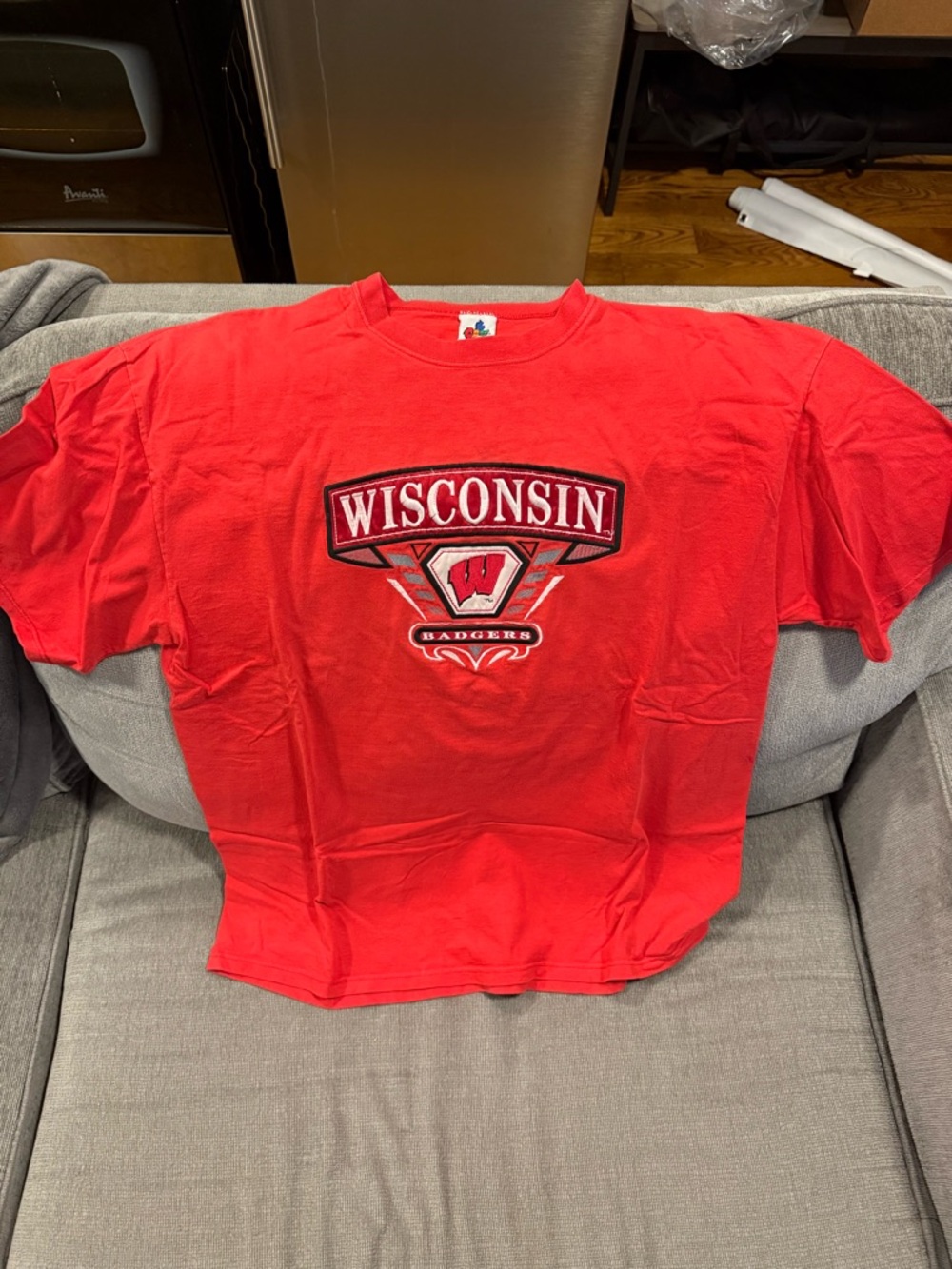 Wisconsin Badgers Vintage Embroidered T-Shirt - Size XL